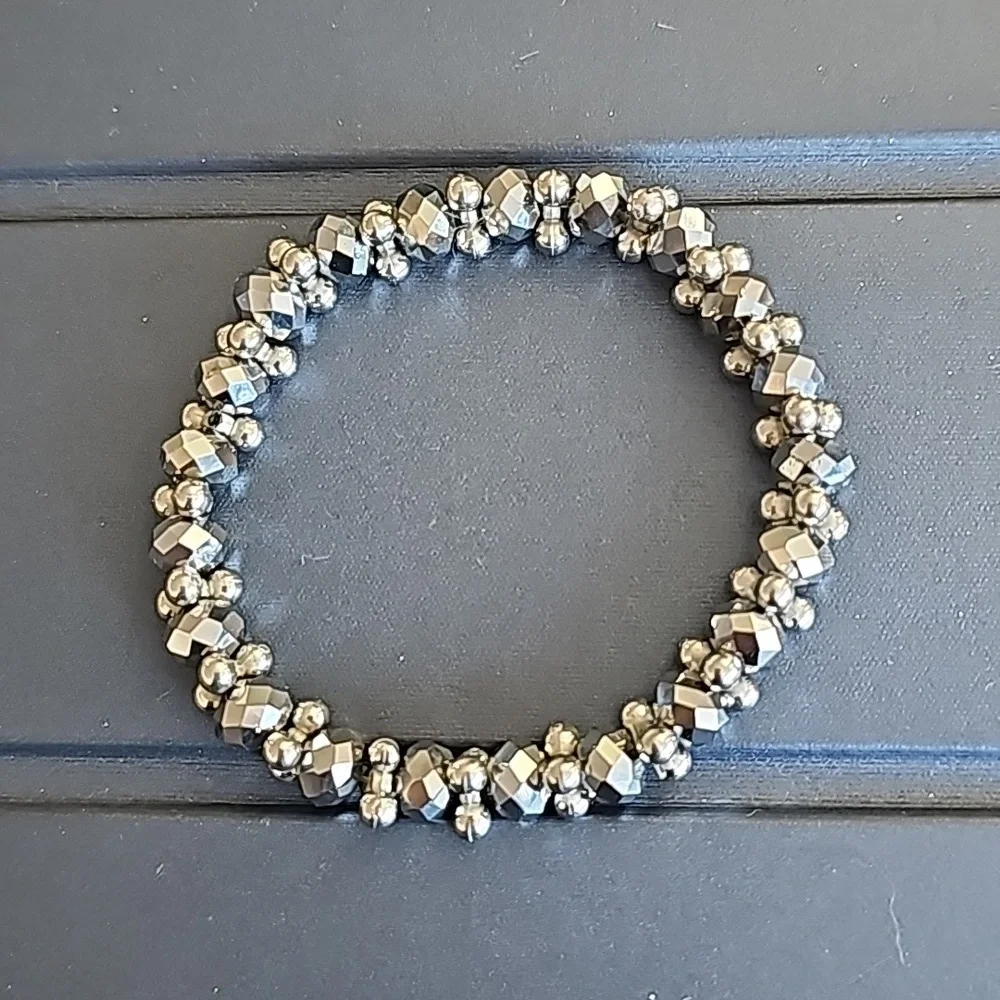 Faceted Beaded Stretch Bracelet - Hematite - Picture 3 of 3